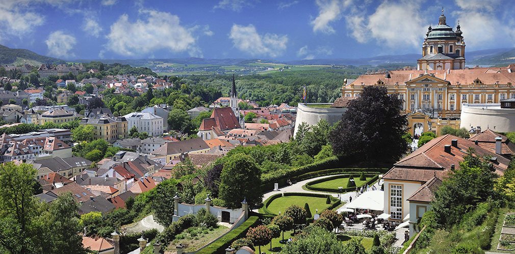 Wachau_Stift_Melk_Summer.jpg
